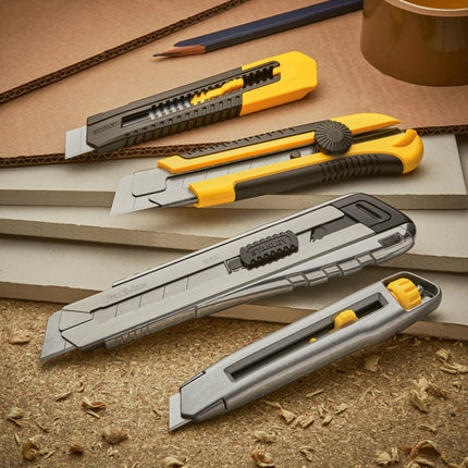 Afbeelding STANLEY afbreekmes interlock 18mm 0-10-018