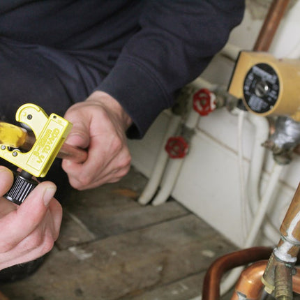 STANLEY VERSTELBARE PIJPSNIJDER (3 MM - 22 MM)