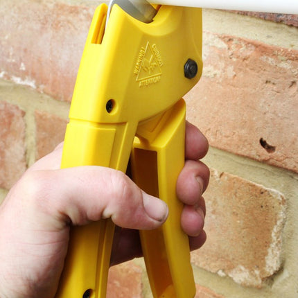 STANLEY PLASTIC PIJPSNIJDER 28 MM