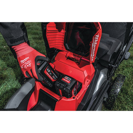 Afbeelding MILWAUKEE® m18 fuel™ accu grasmaaier (2x18v) met loopondersteuning en 53 cm maaibreedte M18 F2LM53