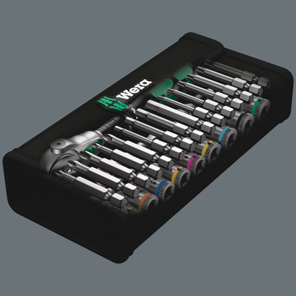 <b>Innovatieve textielen boxen</b><br/>De innovatieve textielen boxen bieden een verrassende verlichting bij de mobiliteit en nemen minder plaats in. Dezelfde hoeveelheid gereedschap die tot dusver met minstens één hand aan een handvat moest worden gedragen, is nu in een compacte box verpakt, die op