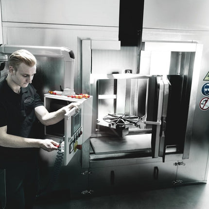 De Kraftform Kompakt VDE sets zijn, conform IEC 60900, stuk voor stuk bij 10.000 volt getest. De tienvoudig hogere testlast van 10.000 Volt garandeert veilig werken bij de maximaal toegestane spanning van 1.000 Volt.