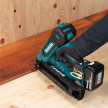 Afbeelding Makita lxt 18 v tacker 15ga DBN620Z
