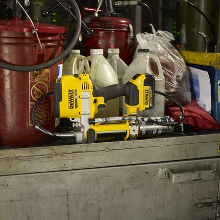 DeWALT Vetspuit DCGG571M1