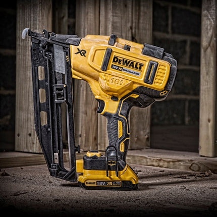 DeWALT Tacker DCN660D2
