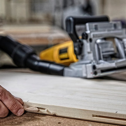 DeWALT Lamellenfreesmachine DW682K