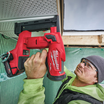 Milwaukee M18 FNCS18GS-202X Afwerkingstacker 18V (accu tacker)