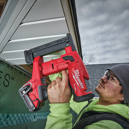 Milwaukee M18 FNCS18GS-202X Afwerkingstacker 18V (accu tacker)
