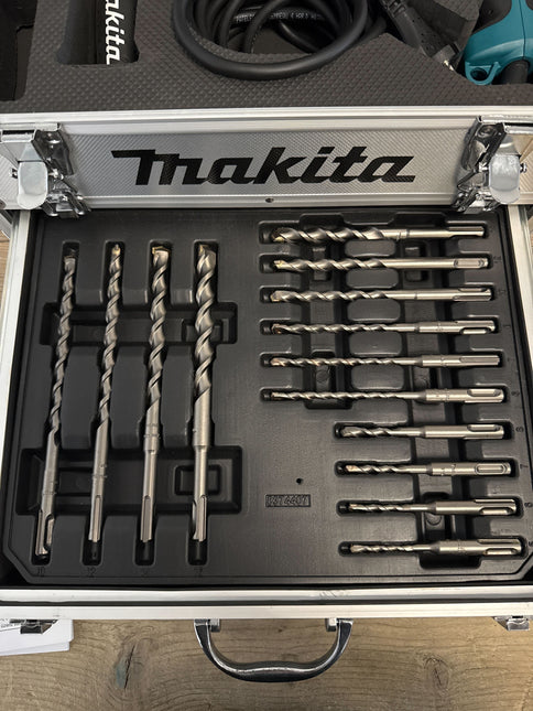 Makita HR2230X4 230V Boorhamer + 14-Delige Borenset - Tweede Kans