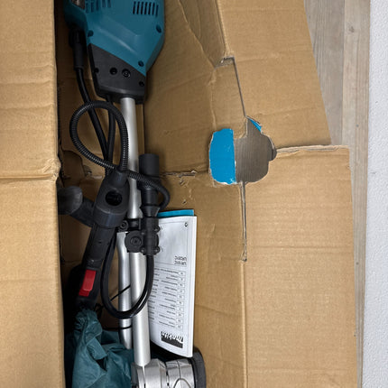 Makita UR101CZ 36V Bosmaaier met Asymmetrisch Stuur - Tweede Kans